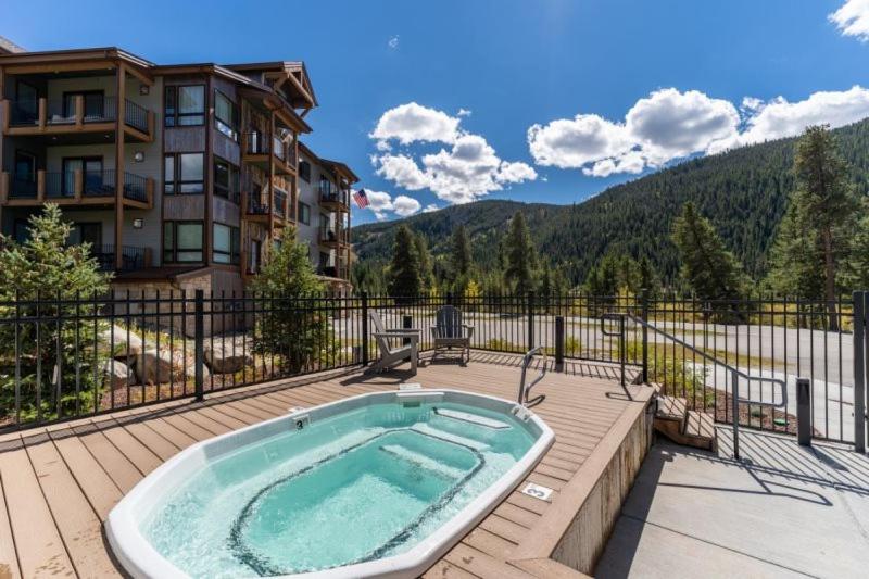 Clearwater Lofts Luxury 1 Bed Condo Near Lakeside Village